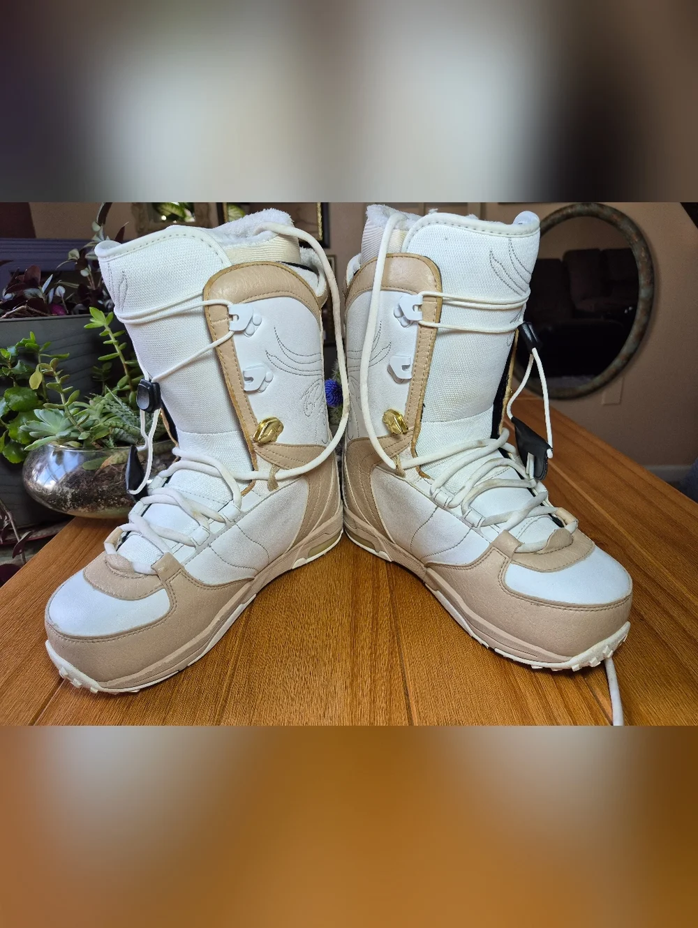 Nidecker‎ DIVA Lace White Snowboard Boots - Womens Size 7.5